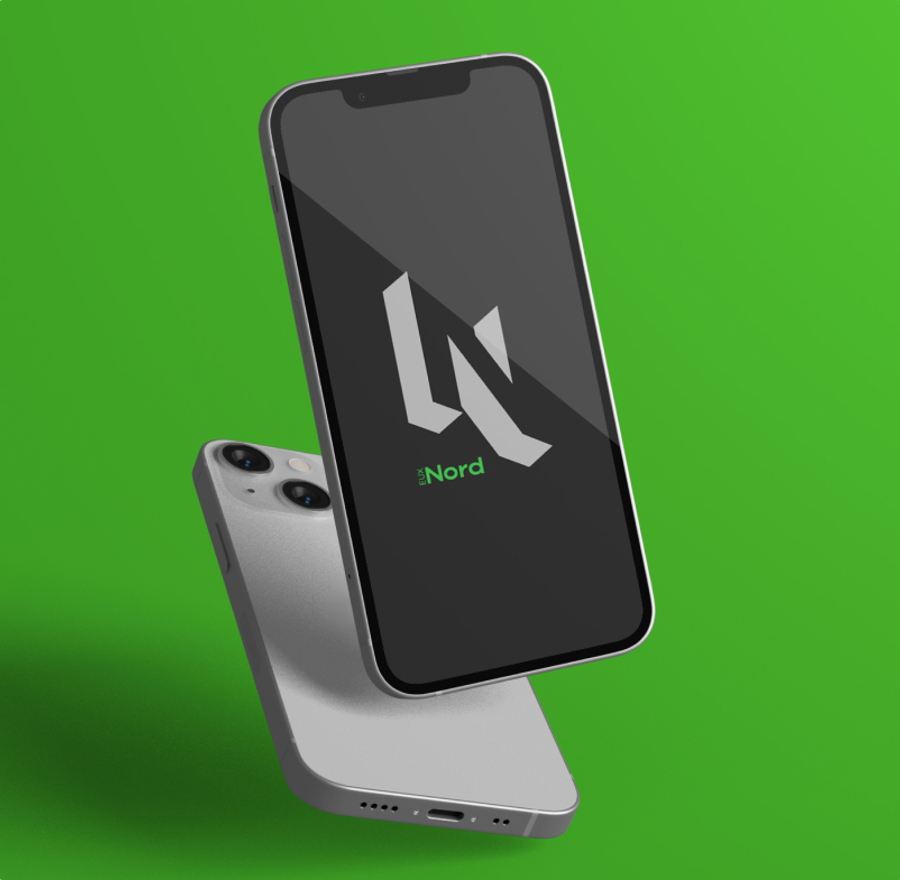 Grafisk billede af en smartphone på neon-grøn baggrund, hvor skærmen viser EUX Nord-logoet.
